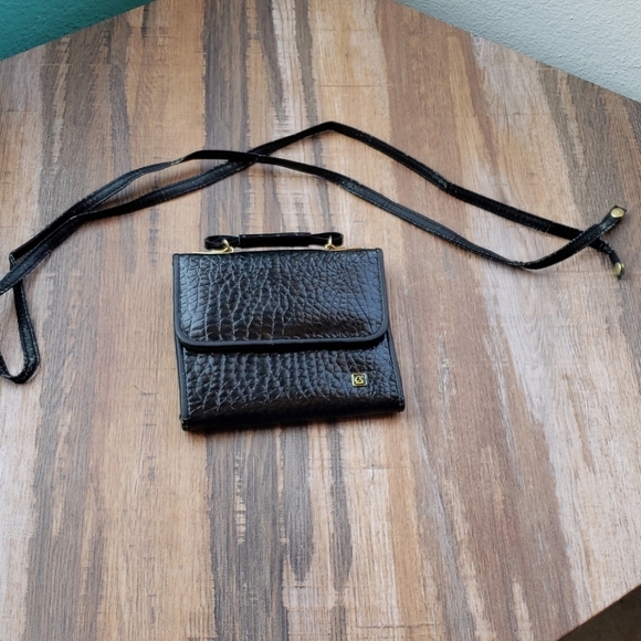 String Wallet Faux Patent Croc Effect with Removalable Straps - Picture 3 of 6